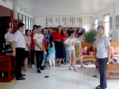 兗州區(qū)“牽手關(guān)愛 七彩暑期 感受城市 愛我家鄉(xiāng)”活動走進(jìn)天意機械