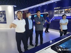 哈爾濱工業(yè)大學(xué)張教授、于教授蒞臨天意機(jī)械就智能焊接技術(shù)進(jìn)行交流指導(dǎo)